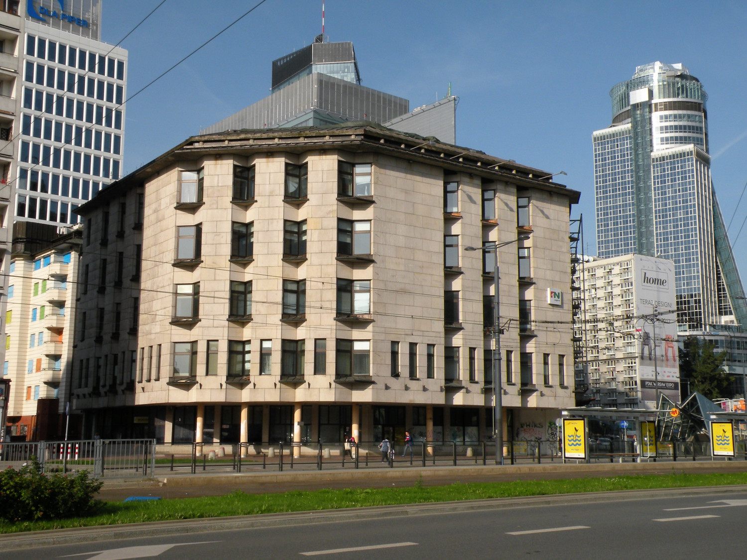 Zdjęcie architektury budynku Siedziba Dyrekcji Eksploatacji Cystern CPN